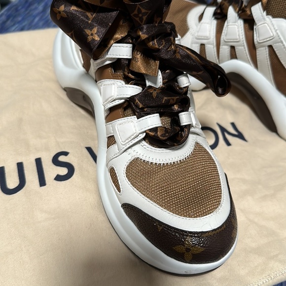 Used shoes I have worn them 1 time tight fit to the side of my feet - Picture 2 of 12